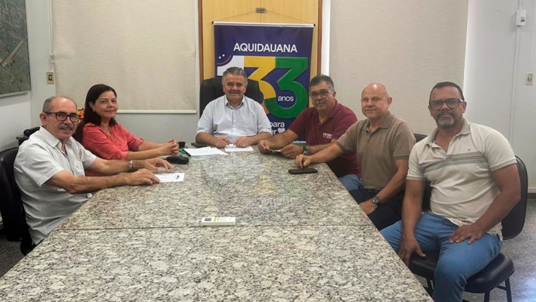Simted Aquidauana cobra reajuste do piso do magistério e prefeito garante envio de projeto à Câmara