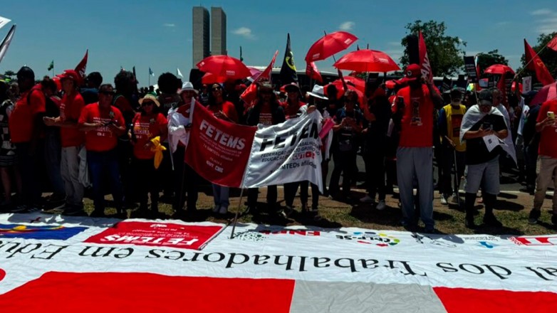 Servidores nas Ruas: FETEMS reforça resistência contra a Reforma Administrativa e defende os direitos da educação pública