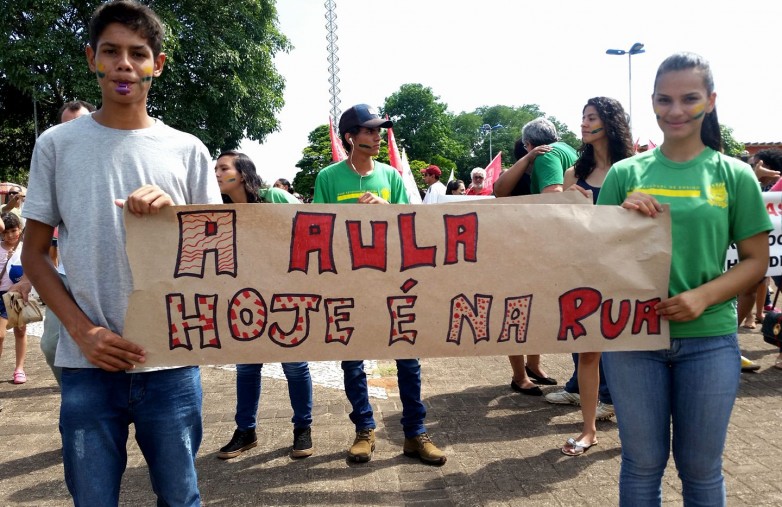 Protesto contra medidas do governo reúne quatro cidades em Aquidauana