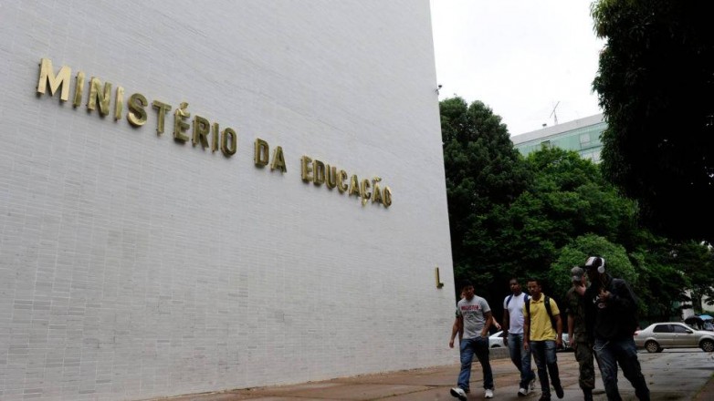 MEC institui comitê para acompanhar política de ensino a distância
