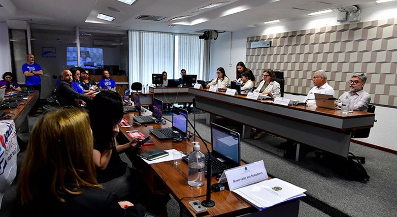 Debate na CE ressaltou importância da valorização dos educadores