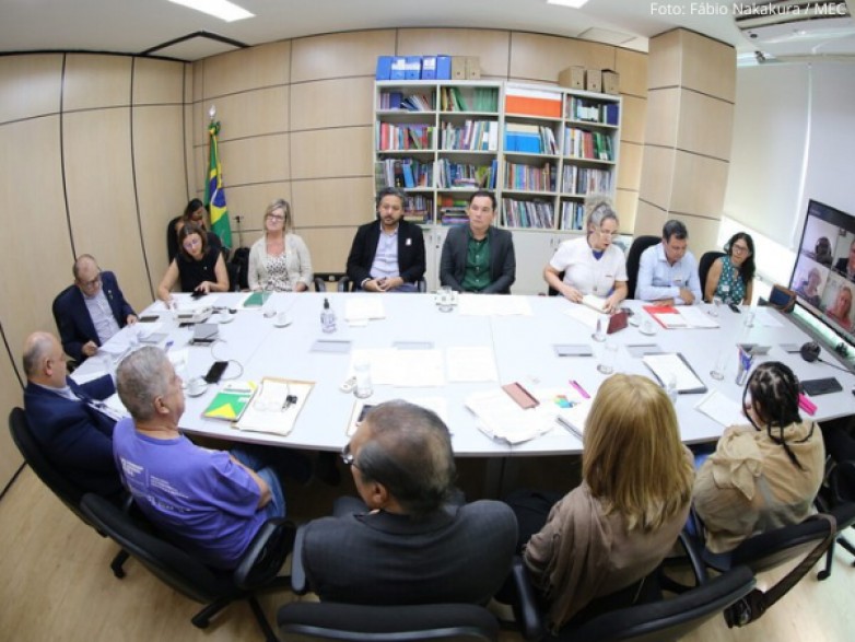 CNTE pede ao MEC prioridade e urgência para retomar Profuncionário