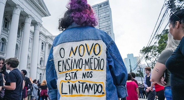 NEM piora ensino e amplia evasão escolar, afirma aluno de escola pública