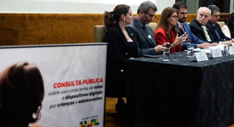 Governo lança consulta sobre uso de dispositivos digitais